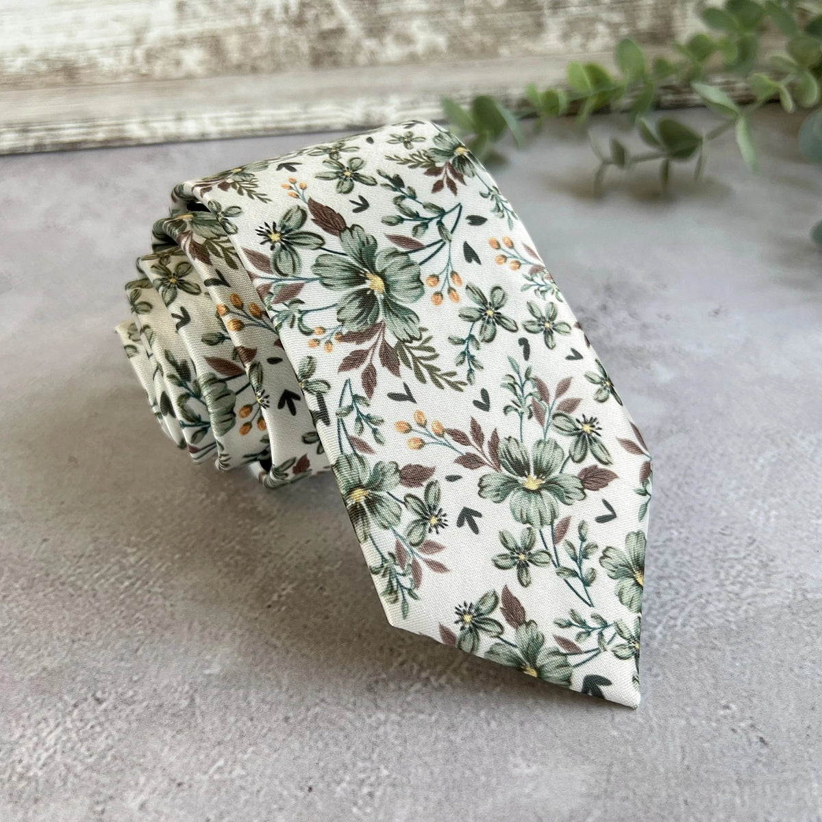 Floral Sage Green Necktie on İvory Background, Wedding Necktie Set