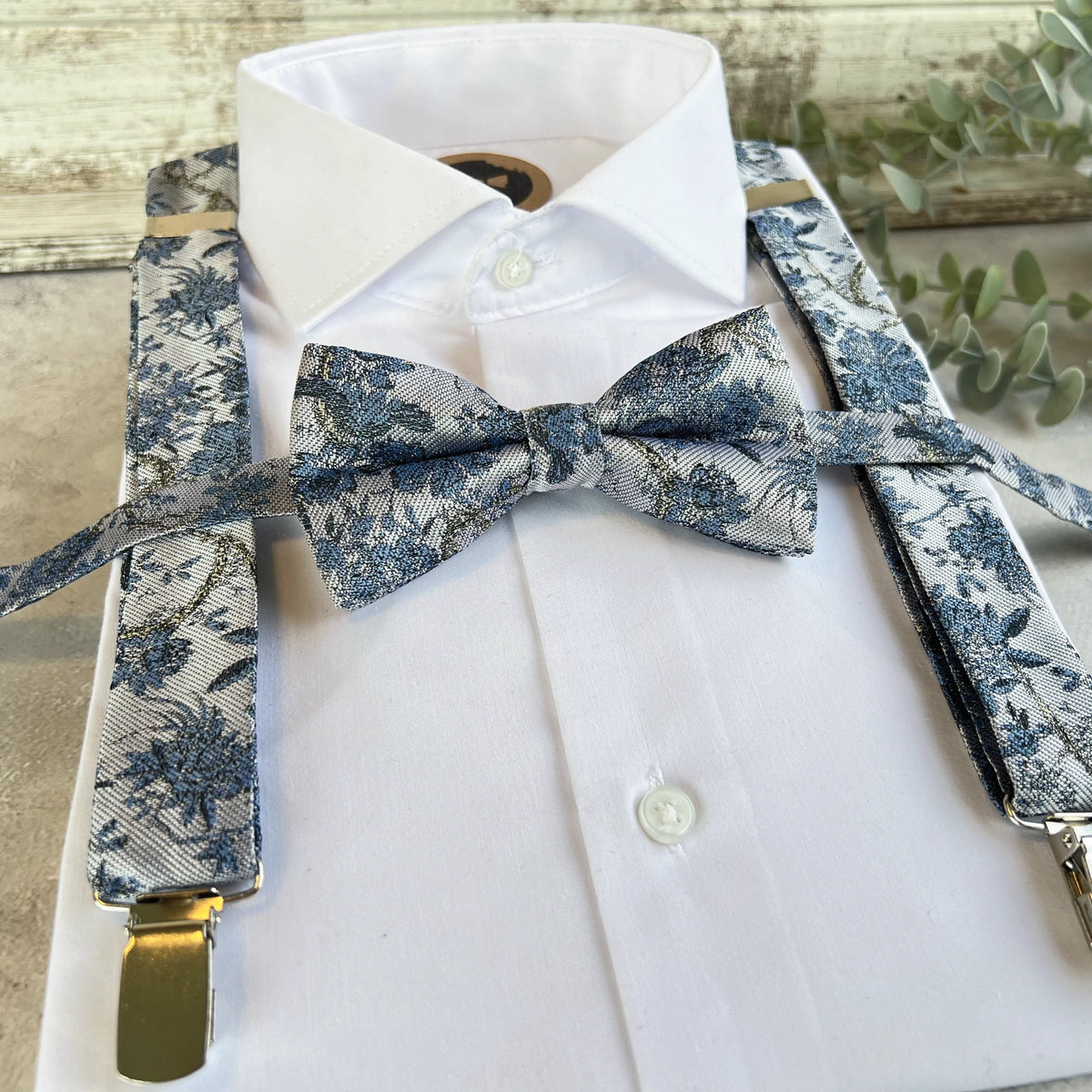 Dusty Blue Floral Bow Tie and Suspenders Set, Woven Wedding Suspenders, Blue Groomsmen Outfit, Rustic Wedding