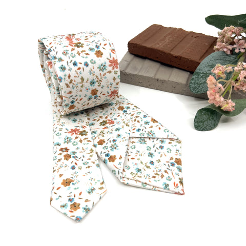 Ivory Floral Tie Set, Mens Wedding Necktie and Pocket Square, Boho Groomsmen Tie, Rustic Cream Floral Necktie