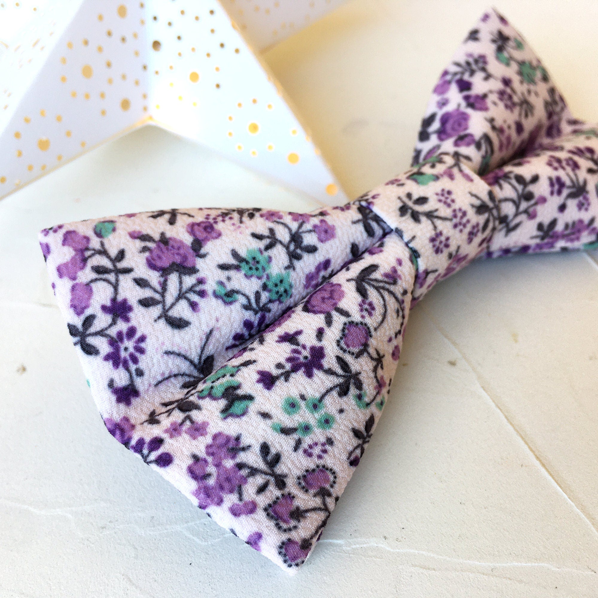 Floral Lilac bowtie / Lilac bow tie / Groomsman Gift / Wedding bow tie / Ring bearer bow tie / Gift for dad / Gift for him / Bow tie for men