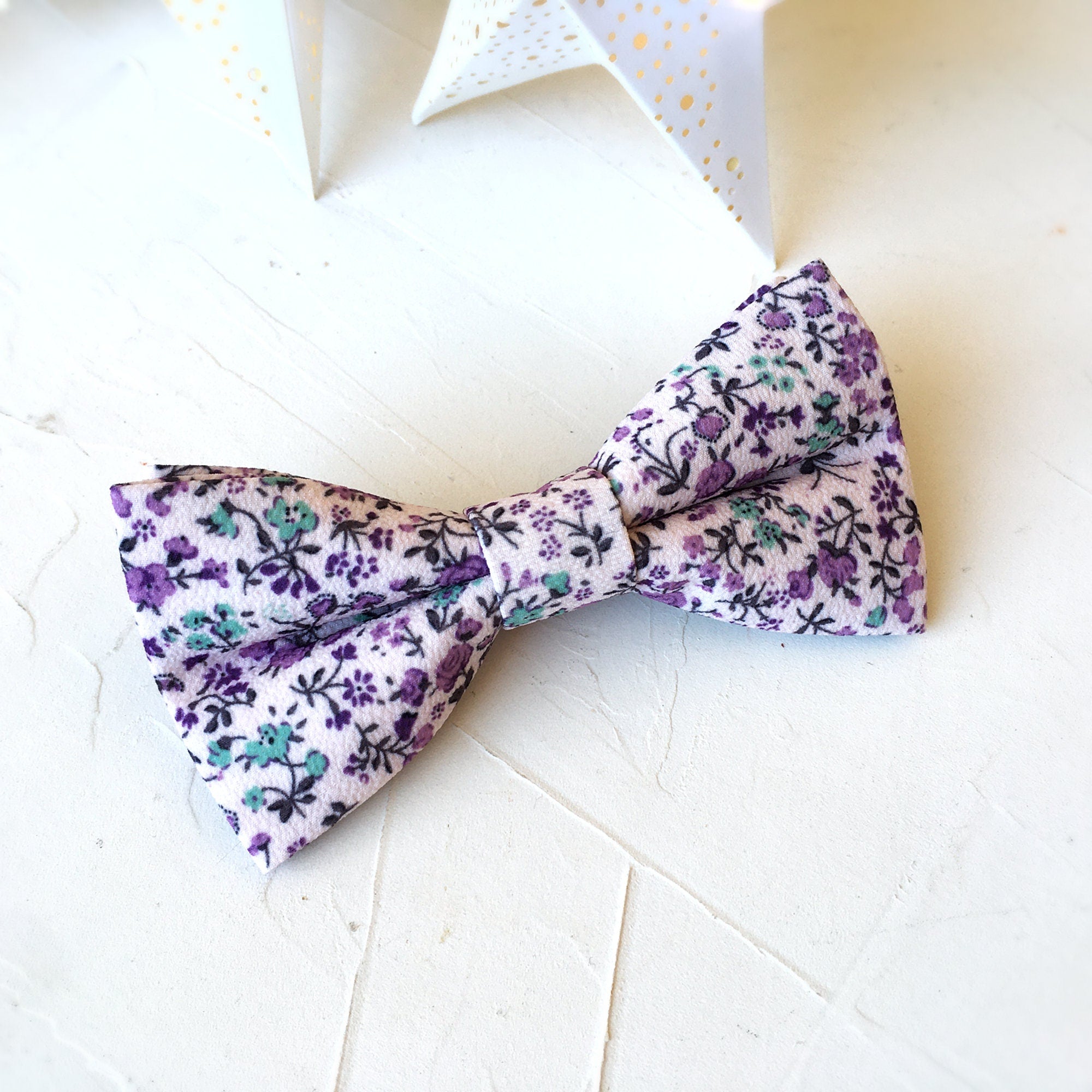 Floral Lilac bowtie / Lilac bow tie / Groomsman Gift / Wedding bow tie / Ring bearer bow tie / Gift for dad / Gift for him / Bow tie for men