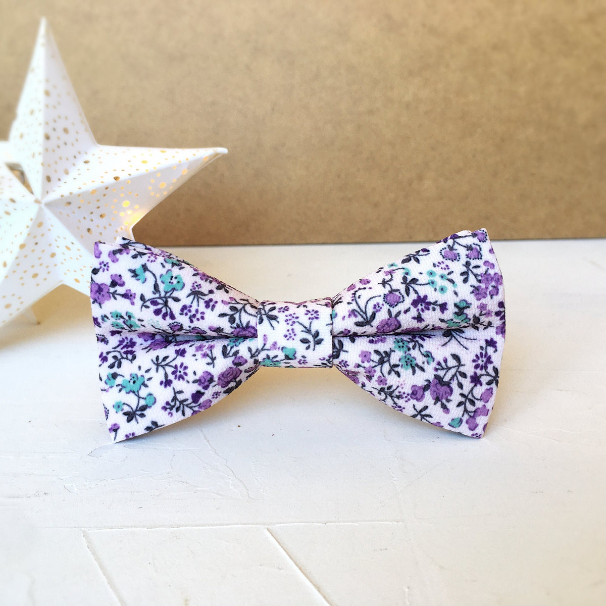 Floral Lilac bowtie / Lilac bow tie / Groomsman Gift / Wedding bow tie / Ring bearer bow tie / Gift for dad / Gift for him / Bow tie for men