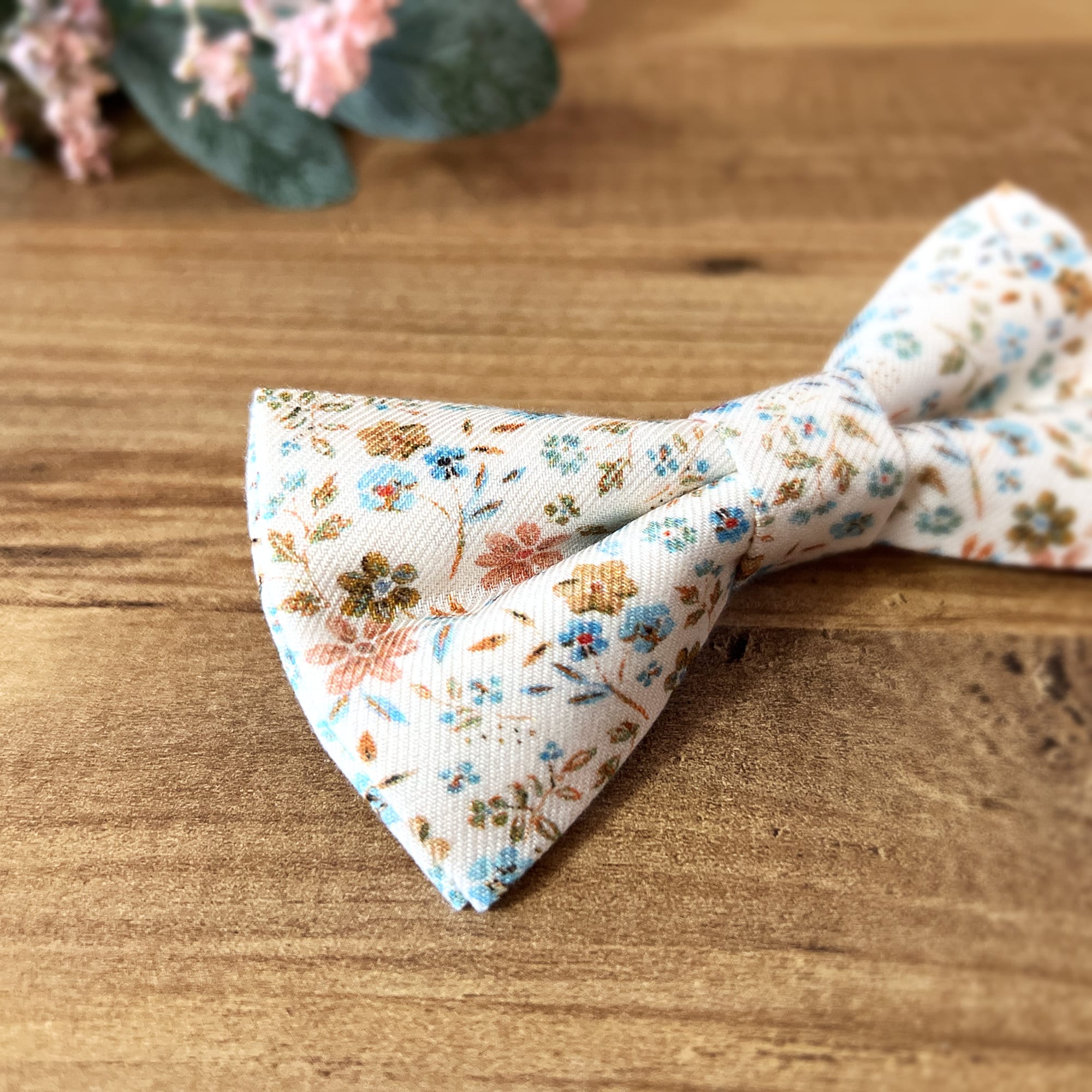 Burnt Orange Bow tie, Floral Bow tie / Groomsman Gift / Weddings bow tie / Ring bearer bow tie / Gift for dad / Gift for him / Bow Tie