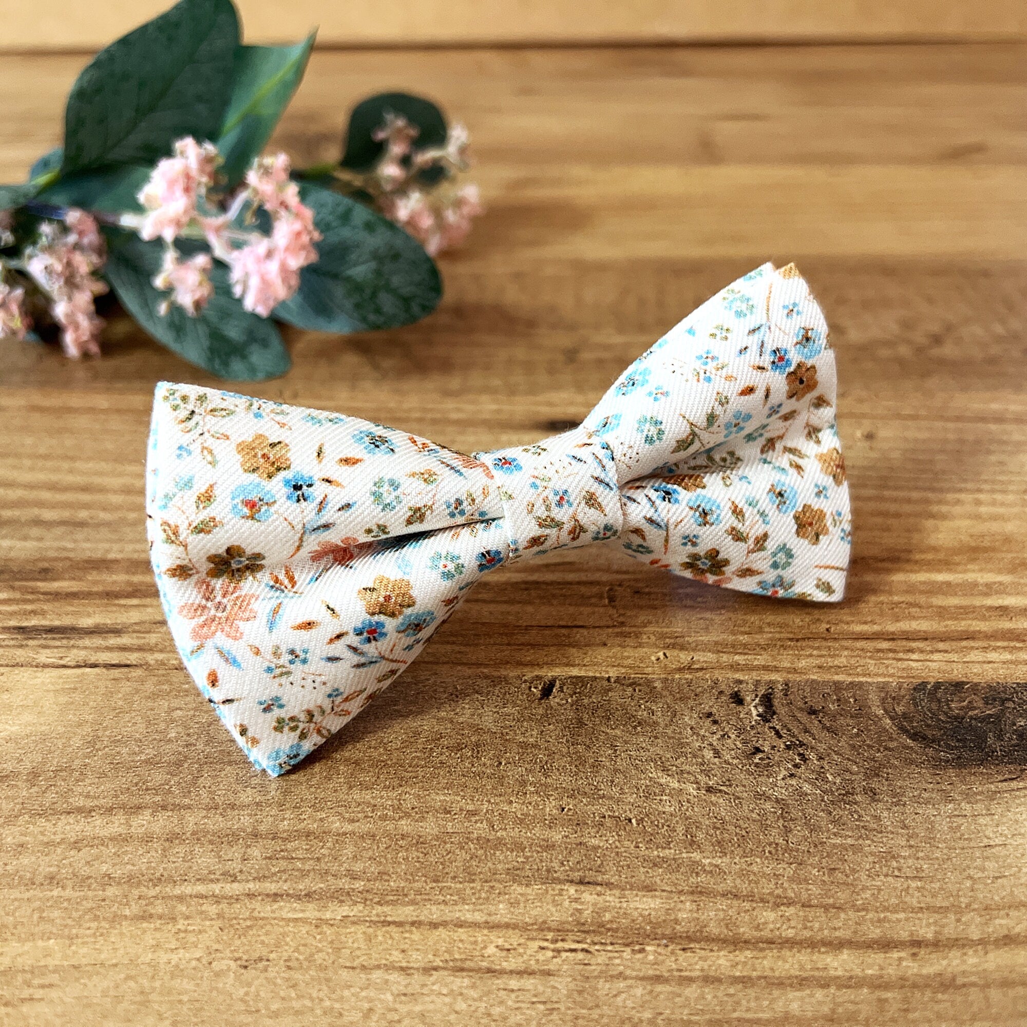 Burnt Orange Bow tie, Floral Bow tie / Groomsman Gift / Weddings bow tie / Ring bearer bow tie / Gift for dad / Gift for him / Bow Tie