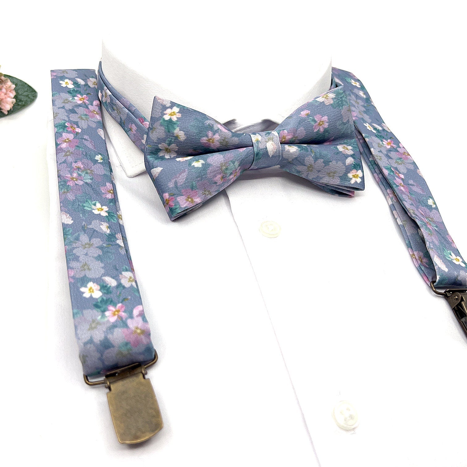 Floral Purple Lilac Suspenders, Floral Lilac Bow tie, Suspender Bowtie, Wedding Floral Suspenders, Groomsmen Suspenders, Ring bearer outfit