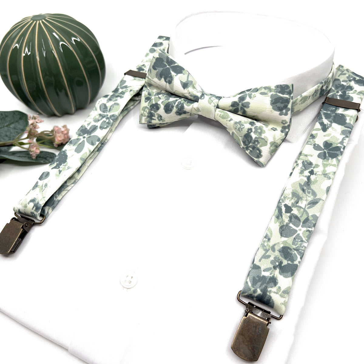 Floral Sage Green Suspenders, Floral Sag Bow tie, Suspender Bowtie, Wedding Floral Suspenders, Groomsmen Suspenders, Ring bearer outfit