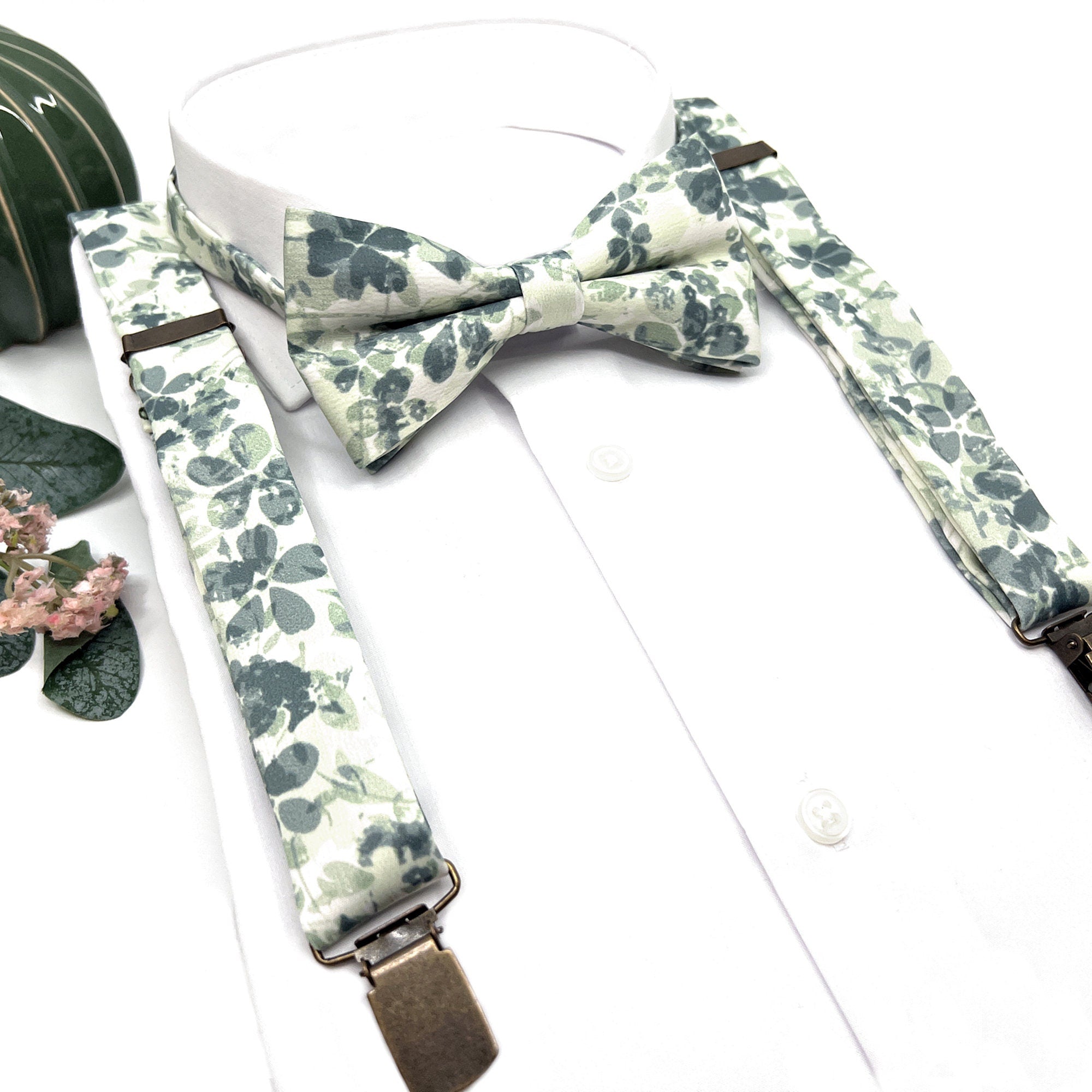 Floral Sage Green Suspenders, Floral Sag Bow tie, Suspender Bowtie, Wedding Floral Suspenders, Groomsmen Suspenders, Ring bearer outfit