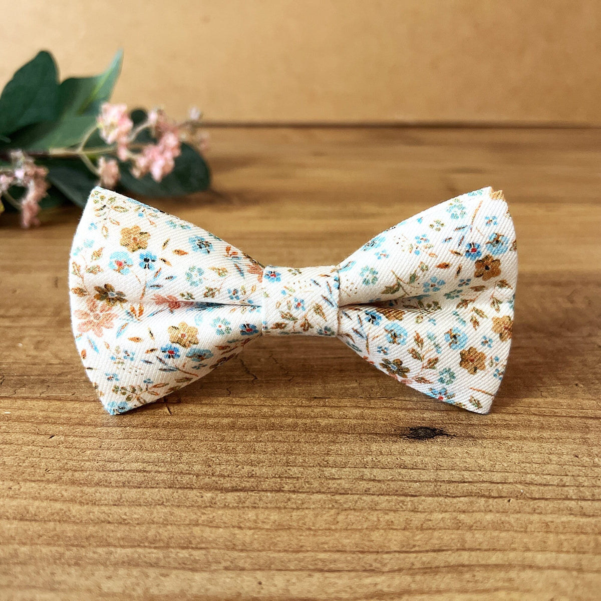 Burnt Orange Bow tie, Floral Bow tie / Groomsman Gift / Weddings bow tie / Ring bearer bow tie / Gift for dad / Gift for him / Bow Tie